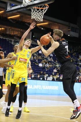 DEU, easyCredit BBL, ALBA vs Niners Chemnitz, 05 12 2021, Mercedes Benz Arena, Berlin, DEU, easyCredit BBL, ALBA vs Niners Chemnitz, in picture Lammers ALBA Berlin 55 , Jonas Richter Chemnitz 7 nordphotoxGmbHx xEngler nph00076