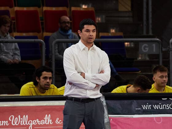 Daniel Jansson Tigers Tuebingen coach, head coach Eisbaeren Bremerhaven vs Tigers Tuebingen, 2 Barmer Basketball Bundesliga, Stadthalle Bremerhaven, Spielzeit 2021 2022, 12 Spieltag, 05 12 2021 Photo EIBNER Stephanie Zerbe Eisbaeren Bremerhaven vs Tigers Tuebingen, 2 Barmer Basketball Bundesliga, Spielzeit 2021 2022, 12 Spieltag, 05 12 2021 Bremerhaven Copyright: xStephaniexZerbe xEibner-Pressefox EP_SZE