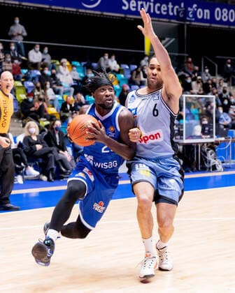 Fraport Skyliners HAKRO Merlins Crailsheim, easyCredit BBL Will Cherry Fraport Skyliners, 29 vs Elias Lasisi Merlins Crailsheim, 6 Basketball match of easyCredit BBL between Fraport Skyliners and HAKRO Merlins Crailsheim on 5 December 2021 at Fraport Arena in Frankfurt am Main , Frankfurt am Main Hesse Germany Fraport Arena