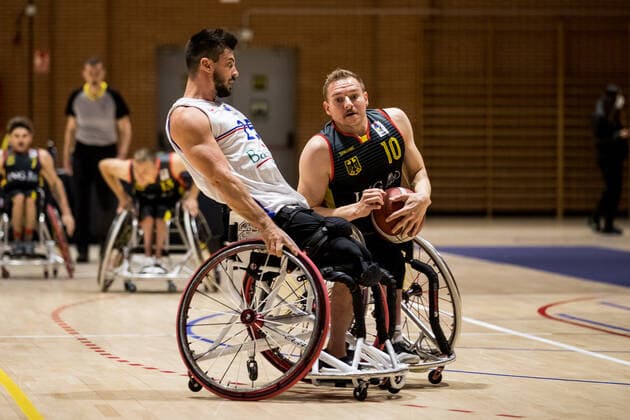 European Championship Wheelchair Basketball 05 12 2021 MADRID, SPAIN 5 December Wheelchair Basketball, France vs Germany Men, on Day 2 of the European Championship Wheelchair Basketball on 05 12 2021 at Polid Municipal Marques de Samaranch in Madrid, Spain Christophe Carlier France, 25 , Jan Haller Germany, 10 Copyright: xBEAUTIFULxSPORTS Wunderlx