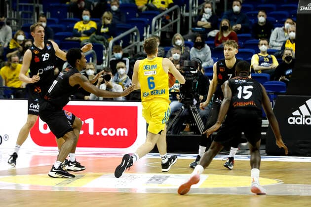 05 12 2021, easyCredit Basketball Bundesliga, BBL, 2021 2022 season, men, Alba Berlin Chemnitz Niners Malte Delow, Alba Berlin Berlin Mercedes Benz Arena Berlin Germany.