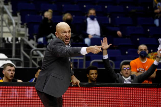 05 12 2021, easyCredit Basketball Bundesliga, BBL, season 2021 2022, men, Alba Berlin Chemnitz Niners Rodrigo Pastore Headcoach , Niners Chemnitz Berlin Mercedes Benz Arena Berlin Germany