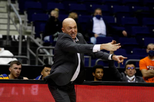 05 12 2021, easyCredit Basketball Bundesliga, BBL, season 2021 2022, men, Alba Berlin Chemnitz Niners Rodrigo Pastore Headcoach , Niners Chemnitz Berlin Mercedes Benz Arena Berlin Germany