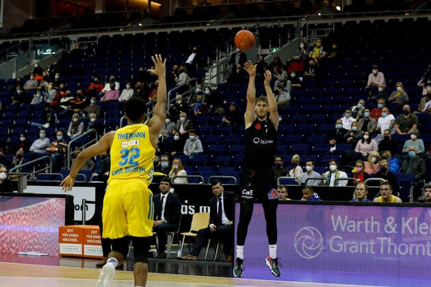 05 12 2021, easyCredit Basketball Bundesliga, BBL, season 2021 2022, men, Alba Berlin Chemnitz Niners Jonas Richter, Niners Chemnitz Berlin Mercedes Benz Arena Berlin Germany