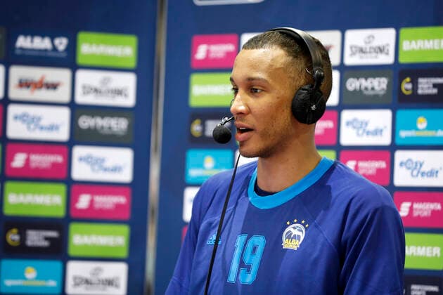 05 12 2021, easyCredit Basketball Bundesliga, BBL, 2021 2022 season, men, Alba Berlin Chemnitz Niners Louis Olinde, Alba Berlin Berlin Mercedes Benz Arena Berlin Germany.