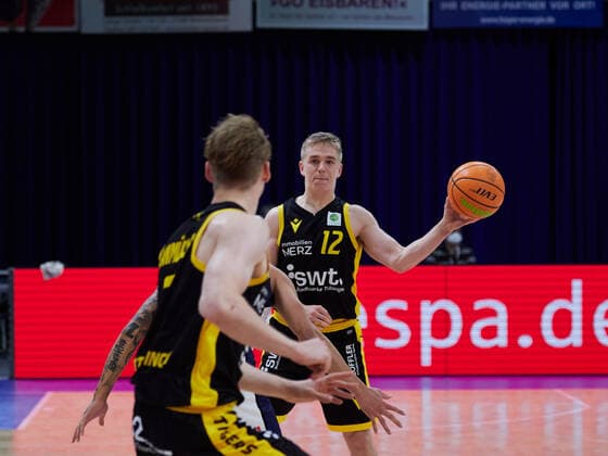 Aatu Albert Kivimaeki Tigers Tuebingen 12 Eisbaeren Bremerhaven vs Tigers Tuebingen, 2 Barmer Basketball Bundesliga, Stadthalle Bremerhaven, Spielzeit 2021 2022, 12 Spieltag, 05 12 2021 Foto EIBNER Stephanie Zerbe Eisbaeren Bremerhaven vs Tigers Tuebingen, 2 Barmer Basketball Bundesliga, Spielzeit 2021 2022, 12 Spieltag, 05 12 2021 Bremerhaven Copyright: xStephaniexZerbe xEibner-Pressefox EP_SZE