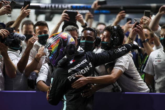 HAMILTON Lewis (gbr), Mercedes AMG F1 GP W12 E Performance, portrait celebrating his win during the Formula 1 stc Saudi Arabian Grand Prix 2021, 21th round of the 2021 FIA Formula One World Championship, WM, Weltmeisterschaft from December 3 to 5, 2021 on the Jeddah Corniche Circuit, in Jeddah, Saudi Arabia - F1 - SAUDI ARABIAN GRAND PRIX 2021 - RACE DPPI Panoramic  00121044_FGO08132.JPG