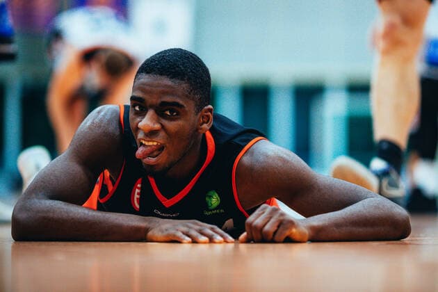 BB 2BL BSW Sixers ETV Hamburg Karl Dia 24 ETV Hamburg Basketball during the 2021 season 22 Men in the Barmer 2 Bundesliga ProB between BSW Sixers and ETV Hamburg at the Ballsporthalle Sandersdorf on 5 December 2021 in Sandersdorf, Saxony Anhalt, Germany