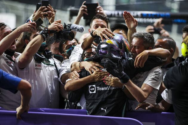 HAMILTON Lewis (gbr), Mercedes AMG F1 GP W12 E Performance, portrait celebrating his win during the Formula 1 stc Saudi Arabian Grand Prix 2021, 21th round of the 2021 FIA Formula One World Championship, WM, Weltmeisterschaft from December 3 to 5, 2021 on the Jeddah Corniche Circuit, in Jeddah, Saudi Arabia - F1 - SAUDI ARABIAN GRAND PRIX 2021 - RACE DPPI Panoramic  00121044_FGO08113.JPG