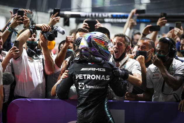 HAMILTON Lewis (gbr), Mercedes AMG F1 GP W12 E Performance, portrait celebrating his win during the Formula 1 stc Saudi Arabian Grand Prix 2021, 21th round of the 2021 FIA Formula One World Championship, WM, Weltmeisterschaft from December 3 to 5, 2021 on the Jeddah Corniche Circuit, in Jeddah, Saudi Arabia - F1 - SAUDI ARABIAN GRAND PRIX 2021 - RACE DPPI Panoramic  00121044_FGO08120.JPG