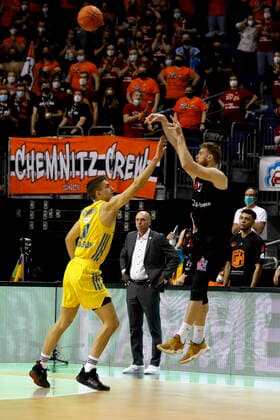 05 12 2021, easyCredit Basketball Bundesliga, BBL, 2021 2022 season, men, Alba Berlin Chemnitz Niners Tim Schneider, Alba Berlin, Ivan KaraÄiÄ‡, Niners Chemnitz Berlin Mercedes Benz Arena Berlin Germany.