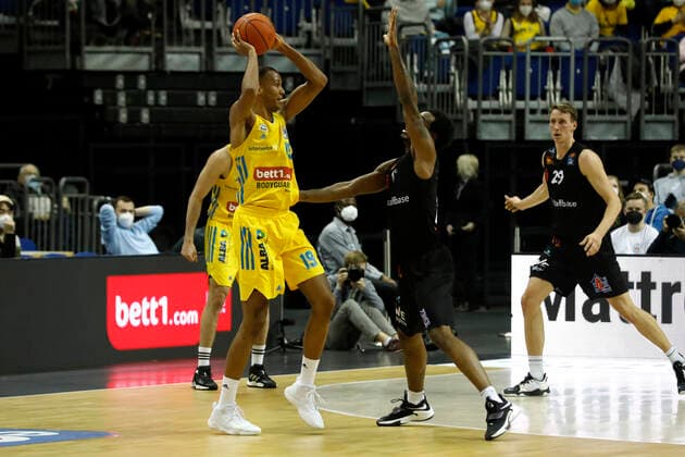 05 12 2021, easyCredit Basketball Bundesliga, BBL, 2021 2022 season, men, Alba Berlin Chemnitz Niners Louis Olinde, Alba Berlin Berlin Mercedes Benz Arena Berlin Germany.