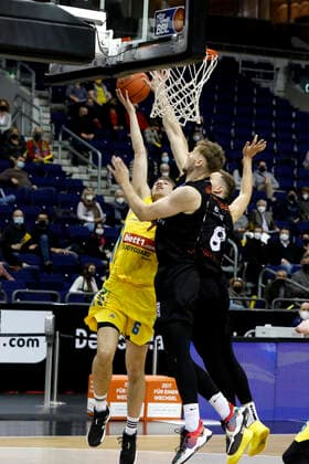 05 12 2021, easyCredit Basketball Bundesliga, BBL, 2021 2022 season, men, Alba Berlin Chemnitz Niners Jonas Richter, Niners Chemnitz, Malte Delow, Alba Berlin Berlin Mercedes Benz Arena Berlin Germany