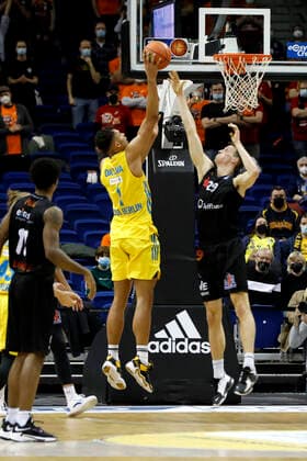 05 12 2021, easyCredit Basketball Bundesliga, BBL, 2021 2022 season, men, Alba Berlin Chemnitz Niners Oscar da Silva, Alba Berlin, Mindaugas Susinskas, Niners Chemnitz Berlin Mercedes Benz Arena Berlin Germany