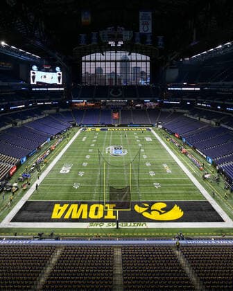 December 04, 2021: The field at the NCAA, College League, USA Big Ten Championship football game between the Michigan Wolverines vs. Iowa Hawkeyes at Lucas Oil Stadium in Indianapolis, IN. CSM Indianapolis USA - ZUMAc04_ 20211204_zaf_c04_657 Copyright: xDarrenxLeex