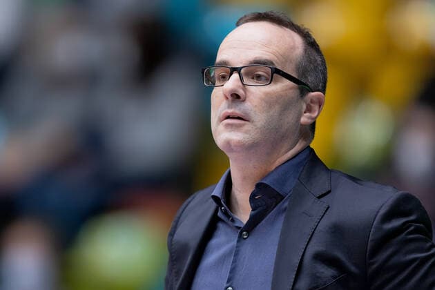 Fraport Skyliners HAKRO Merlins Crailsheim, easyCredit BBL Head Coach Diego Ocampo Fraport Skyliners Basketball easyCredit BBL match between Fraport Skyliners and HAKRO Merlins Crailsheim on 5 December 2021 at Fraport Arena in Frankfurt am Main , Frankfurt am Main Hesse Germany Fraport Arena