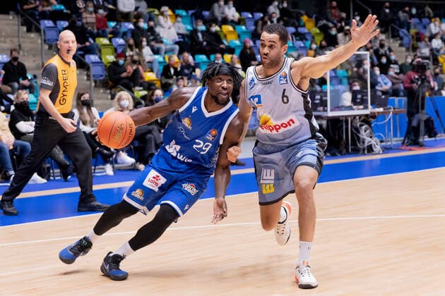 Fraport Skyliners HAKRO Merlins Crailsheim, easyCredit BBL Will Cherry Fraport Skyliners, 29 vs Elias Lasisi Merlins Crailsheim, 6 Basketball match of the easyCredit BBL between Fraport Skyliners and HAKRO Merlins Crailsheim on 5 December 2021 at Fraport Arena in Frankfurt am Main , Frankfurt am Main Hessen Germany Fraport Arena