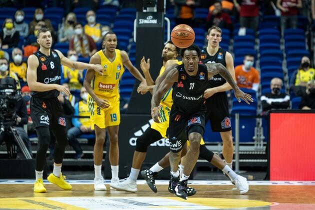 Basketball Berlin 05 12 2021 Season 2021 2022 easyCredit BBL 1 Bundesliga Alba Berlin NINERS Chemnitz Isiaha Mike Chemnitz, No 11