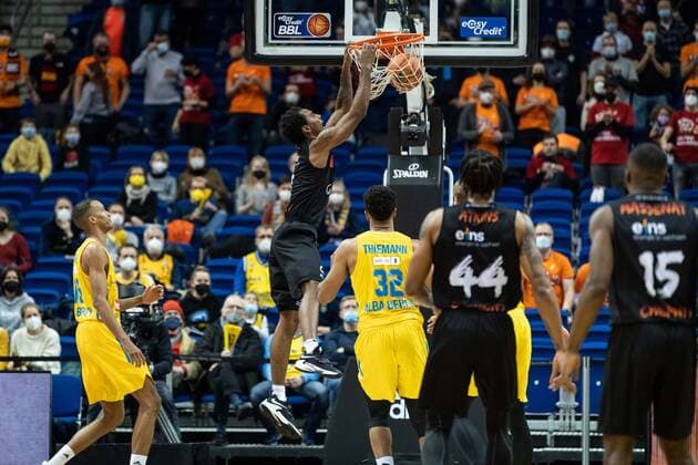 Basketball Berlin 05 12 2021 Season 2021 2022 easyCredit BBL 1 Bundesliga Alba Berlin NINERS Chemnitz Isiaha Mike Chemnitz, No 11