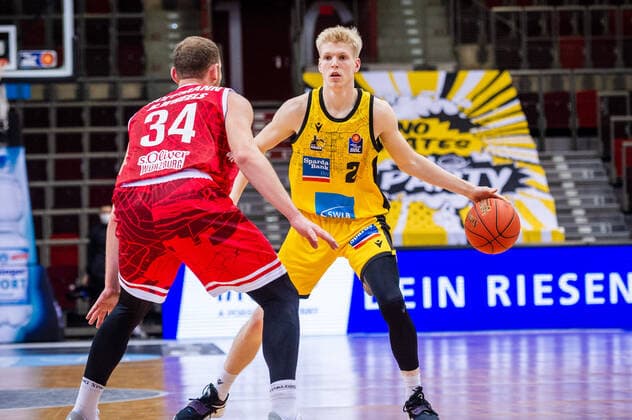 Jacob Patrick MHP RIESEN Ludwigsburg 2 Felix Hoffmann s Oliver Wuerzburg 34 during the BBL match MHP RIESEN Ludwigsburg S Oliver Wuerzburg on 05 12 2021 in Ludwigsburg MHPArena Germany Ludwigsburg 05 12 21 Basketball , 05 12 2021, Ludwigsburg Germany xpxsdx