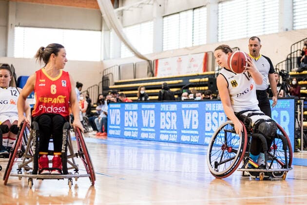 European Championship Wheelchair Basketball 06 12 2021 MADRID, SPAIN 6 December Wheelchair Basketball, Germany vs Spain Women, on Day 3 of the European Championship Wheelchair Basketball on 06 12 2021 at Polid Municipal Francisco Fernandez Ochoa in Madrid, Spain Sonia Ruiz Spain, 6 , Lena Knippelmeyer Germany, 14 Copyright: xBEAUTIFULxSPORTS Wunderlx