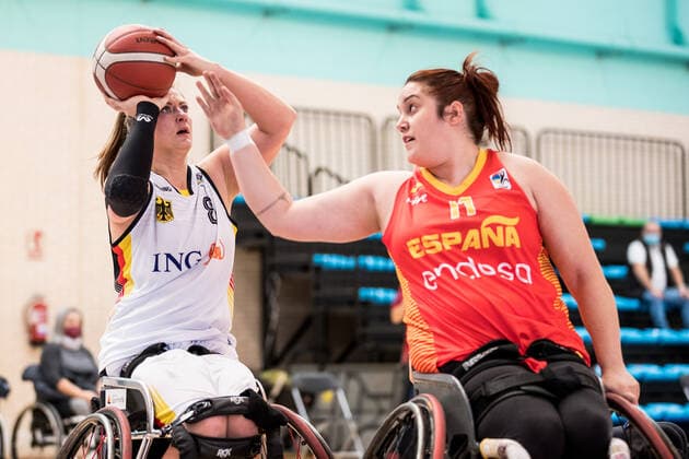 European Championship Wheelchair Basketball 06 12 2021 MADRID, SPAIN 6 December Wheelchair Basketball, Germany vs Spain Women, on Day 3 of the European Championship Wheelchair Basketball on 06 12 2021 at Polid Municipal Francisco Fernandez Ochoa in Madrid, Spain Katharina Lang Germany, 8 , Virgina Perez Spain, 11 Copyright: xBEAUTIFULxSPORTS Wunderlx