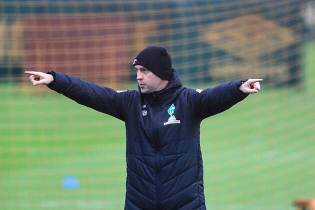 GER, 2 FBL SV Werder Bremen Training 06 12 2021, Training ground at wohninvest WESERSTADION Platz 4 5, Bremen, GER, 2 FBL SV Werder Bremen Training Ole Werner Head coach Werder Bremen gives instructions nordphotoxGmbHx xStoever nph00401
