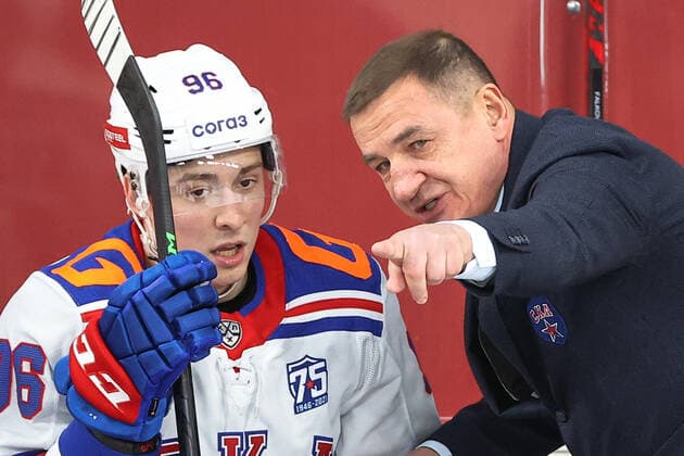 YEKATERINBURG, RUSSIA â€“ DECEMBER 6, 2021: SKA St Petersburgâ€™s Andrei Kuzmenko (L) listens to head coach Valery Bragin during their 2021 2022 KHL Regular Season Ice hockey, Eishockey match against Avtomobilist Yekaterinburg at KRK Uralets. Donat Sorokin TASS  TS11ADD7