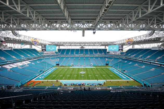 MIAMI GARDENS, FL - DECEMBER 05: An overview of the stadium before the NFL, American Football Herren, USA football game between the New York Giants and the Miami Dolphins on December 5, 2021, at Hard Rock Stadium in Miami Gardens, Florida. (Photo by Michael Allio Icon Sportswire) NFL: DEC 05 Giants at Dolphins Icon116211205044