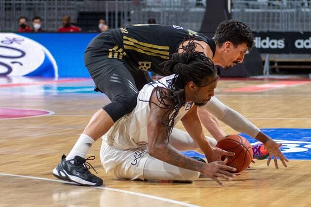 Nihad Dedovic 14 FC Bayern , Robert Lowery Jr 3 MLP Heidelberg , FC Bayern Basketball vs MLP Academics Heidelberg, easyCredit BBL, 06 12 2021 Muenchen Bayern Germany Copyright: xkolbert-press UlrichxGamelx