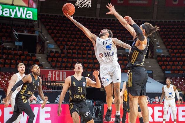 Zan Mark Sisko 31 FC Bayern , Jordan Geist 15 MLP Heidelberg , FC Bayern Basketball vs MLP Academics Heidelberg, easyCredit BBL, 06 12 2021 Muenchen Bayern Germany Copyright: xkolbert-press UlrichxGamelx