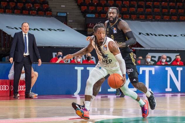 Robert Lowery Jr 3 MLP Heidelberg , Othello Hunter 8 FC Bayern , FC Bayern Basketball vs MLP Academics Heidelberg, easyCredit BBL, 06 12 2021 Muenchen Bayern Germany Copyright: xkolbert-press UlrichxGamelx