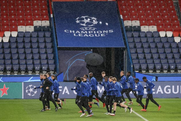 Club Brugge s head coach Philippe Clement pictured during a training session of Belgian soccer team Club Brugge, Monday 06 December 2021, in Paris, France, in preparation of tomorrow s Champions League game against French club PSG Paris Saint-Germain, on the last day (out of six) in the Group A of the UEFA Champions League group stage. BRUNOxFAHY x3151275x
