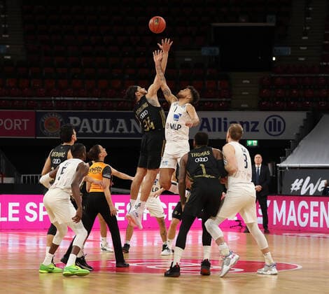 Gavin Schilling Bayern Basketball, 34 and Brekkott Chapman Academics Heidelberg, 1 at Tip Off GER, FC Bayern Basketball vs Academics Heidelberg, Basketball, 1 Bundesliga, Season 2021 2022, 06 12 2021, GER, FC Bayern Basketball vs Academics Heidelberg, Basketball, 1 Bundesliga, Season 2021 2022, 06 12 2021, Munich. Copyright: xEIBNER MarcelxEngelbrechtx EP_EER