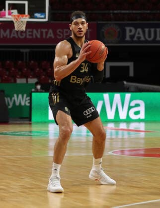 Gavin Schilling Bayern Basketball, 34 on the ball GER, FC Bayern Basketball vs Academics Heidelberg, Basketball, 1 Bundesliga, Season 2021 2022, 06 12 2021, GER, FC Bayern Basketball vs Academics Heidelberg, Basketball, 1 Bundesliga, Season 2021 2022, 06 12 2021, Muenchen Copyright: xEIBNER MarcelxEngelbrechtx EP_EER