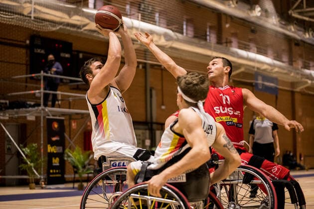 European Championship Wheelchair Basketball 07 12 2021 MADRID, SPAIN 7 December Wheelchair Basketball, Germany vs Switzerland Men, on Day 4 of the European Championship Wheelchair Basketball on 07 12 2021 at Polid Municipal Marques de Samaranch in Madrid, Spain Matthias Guentner Germany, 6 , Pascal Bolliger Switzerland, 11 Copyright: xBEAUTIFULxSPORTS Wunderlx