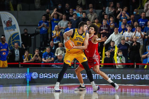 OSTROW WIELKOPOLSKI 07.12.2021 BASKETBALL CHAMPIONS LEAGUE: ARGED BM STAL OSTROW WIELKOPOLSKI - BAXI MANRESA MARKUS LONCAR, ISMAEL BAKO FOT. JAKUB JANECKI 400mm.pl NEWSPIX.PL --- Newspix.pl  20211207_002_JAK