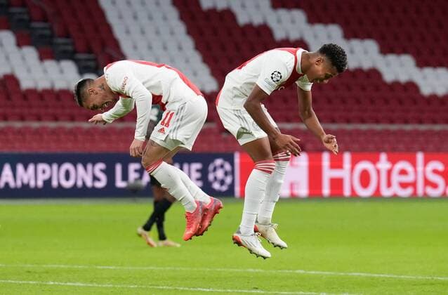 Bilder des Jahres 2021, Sport 12 Dezember Sport Themen der Woche KW49 Sport Bilder des Tages AMSTERDAM, 07-12-2021 , Johan Cruijff ArenA, football, Champions League, season 2021 2022 , between Ajax and Sporting CP , Ajax player Antony and Ajax player David Neres are celebrating the goal Ajax - Sporting  x14595891x Copyright: