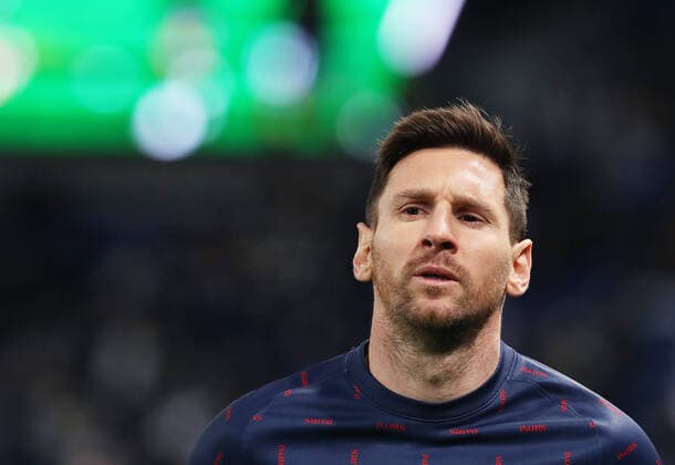 (211208) -- PARIS, Dec. 8, 2021 -- Lionel Messi of Paris Saint-Germain warms up prior to the UEFA Champions League Group A soccer match between Paris Saint-Germain and Club Brugge KV at the Parc des Princes in Paris, France, Dec. 7, 2021. ) (SP)FRANCE-PARIS-UEFA CHAMPIONS LEAGUE-GROUP A-PSG VS CLUB BRUGGE GaoxJing 