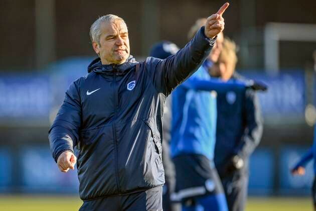 Genk, Belgium - December 08 : Bernd Storck head coach of KRC Genk during the training of the media activity before the uefa europa league match between KRC Genk and Rapid Wien on December 8, 2021 in Genk, Belgium, 08 12 2021 ( Media Activity befor KRC Genk v Rapid Wien - Europa League PhotoNews Panoramic 