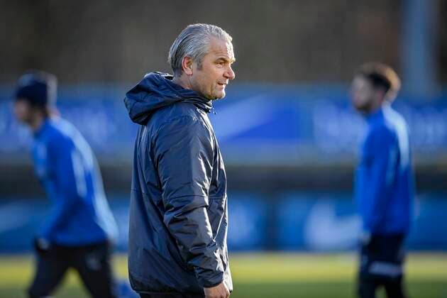 Genk, Belgium - December 08 : Bernd Storck head coach of KRC Genk during the training of the media activity before the uefa europa league match between KRC Genk and Rapid Wien on December 8, 2021 in Genk, Belgium, 08 12 2021 ( Media Activity befor KRC Genk v Rapid Wien - Europa League PhotoNews Panoramic 