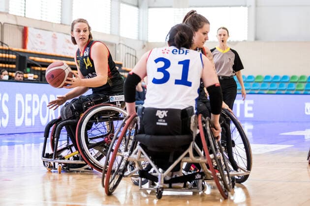 European Championship Wheelchair Basketball 08 12 2021 MADRID, SPAIN December 8 Wheelchair Basketball, France vs Germany Women, on Day 5 of the European Championship Wheelchair Basketball on 08 12 2021 at Polid Municipal Francisco Fernandez Ochoa in Madrid, Spain Lena Knippelmeyer Germany, 14 , Emelie Menard France, 31 Copyright: xBEAUTIFULxSPORTS Wunderlx