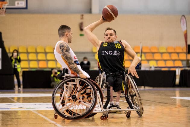 European Championship Wheelchair Basketball 08 12 2021 MADRID, SPAIN December 8 Wheelchair Basketball, Spain vs Germany Men, on Day 5 of the European Championship Wheelchair Basketball on 08 12 2021 at Polid Municipal Francisco Fernandez Ochoa in Madrid, Spain Oscar Onrubia Spain, 16 , Jan Haller Germany, 10 Copyright: xBEAUTIFULxSPORTS Wunderlx