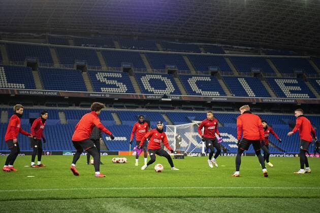 SAN SEBASTIAN Mauro JR in the middle of the rondo PSV during a PSV Eindhoven training session ahead of the UEFA Europa League match against Real Sociedad at Estadio de Anoeta on December 8, 2021 in San Sebastian, Spain ANP OLAF KRAAK UEFA Europa League 2021 2022 xVIxANPxSportx xxANPxIVxx 441787169