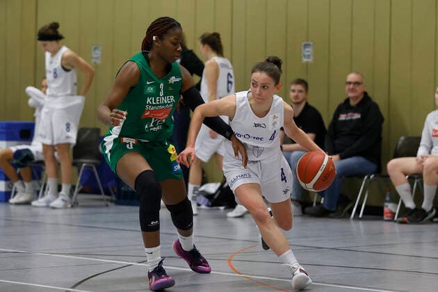 08 12 2021, Basketball, Women, DBBL Cup, Round of 16, QOOL Sharks Rutronik Stars Keltern, GER, Wuerzburg, TGW Sportzentrum Feggrube Picture from left Breanna Richardson Rutronik Stars Keltern and Lea Zimmermann QOOL Sharks Copyright: HMBxMedia xHeikoxBecker
