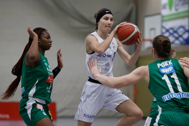 08 12 2021, Basketball, Women, DBBL Cup, Round of 16, QOOL Sharks Rutronik Stars Keltern, GER, Wuerzburg, TGW Sportzentrum Feggrube Picture from left Breanna Richardson Rutronik Stars Keltern , Marja Wahl QOOL Sharks and Mailis Pokk Rutronik Stars Keltern Copyright: HMBxMedia xHeikoxBecker
