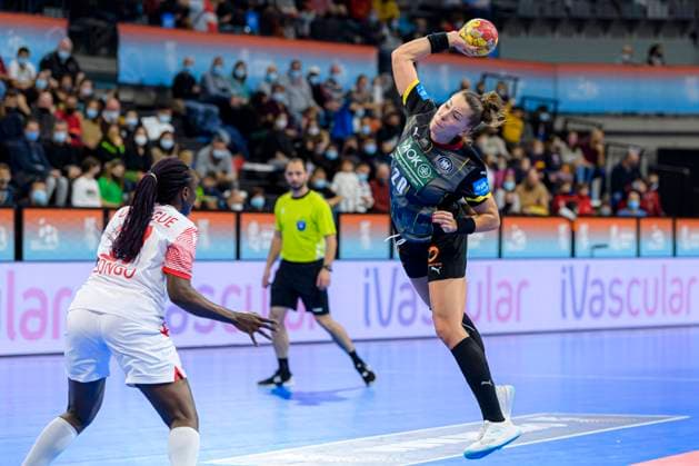 Handball, Womens World Cup, Germany Congo, Main Round, Group 3, Matchday 1 from left Richca Obangue Congo , Emily Boelk Bölk Germany Ferencvaros Budapest Granollers Palau D Esports de Granollers Spain