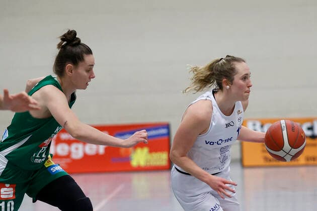 08 12 2021, Basketball, Women, DBBL Cup, Round of 16, QOOL Sharks Rutronik Stars Keltern, GER, Wuerzburg, TGW Sportzentrum Feggrube Picture from left Sanja Mandic Rutronik Stars Keltern and Jessica Hanson QOOL Sharks Copyright: HMBxMedia xHeikoxBecker