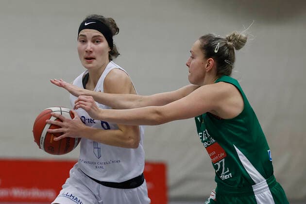 08 12 2021, Basketball, Women, DBBL Cup, Round of 16, QOOL Sharks Rutronik Stars Keltern, GER, Wuerzburg, TGW Sportzentrum Feggrube Picture from left Marja Wahl QOOL Sharks and Milica Deura Rutronik Stars Keltern Copyright: HMBxMedia xHeikoxBecker