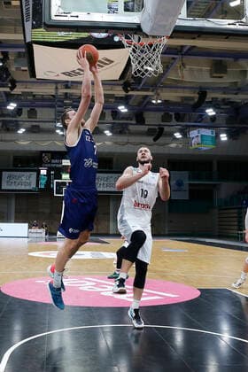 Basketball FIBA Europa Cup 1 Matchday Group I Round 2 at Oberfrankenhalle in Bayreuth Season 2021 2022 Medi Bayreuth vs ZZ Leiden Martynas Sajus Medi Bayreuth 19 right Einaras Tubutis ZZ Leiden 7 left